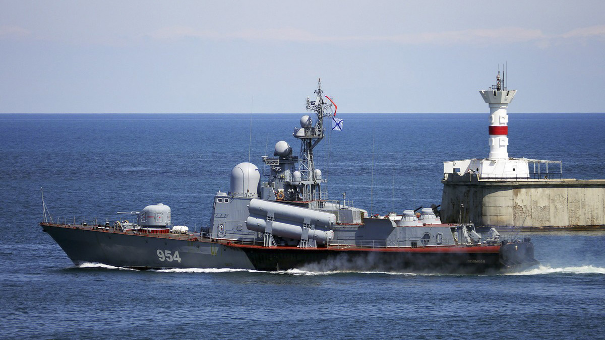 Командующий Соколов: Черноморский флот уверенно выполняет задачи