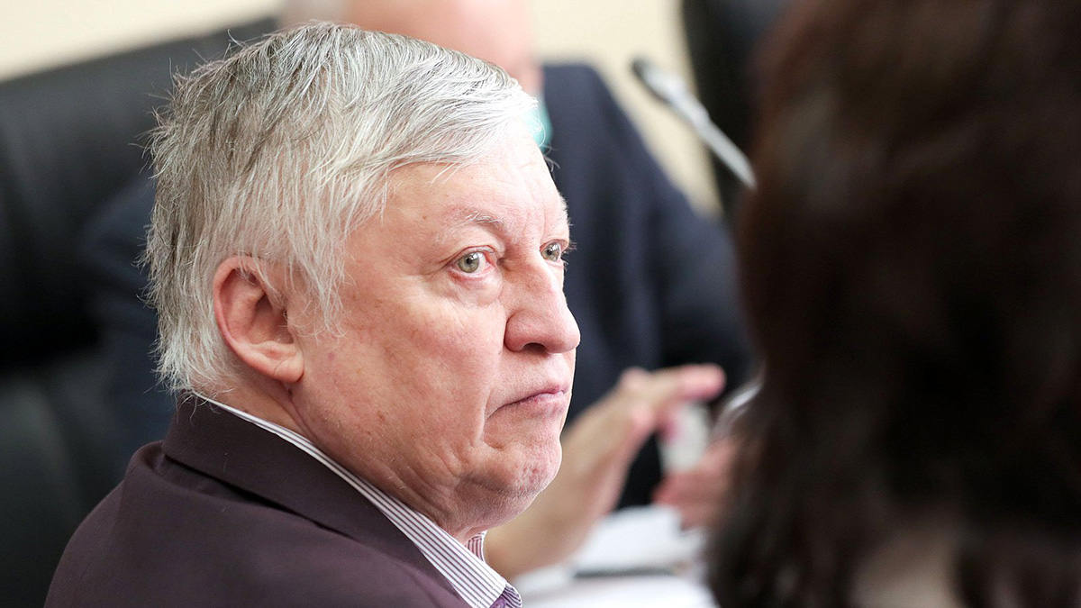 «Он рвется домой»: жена Карпова рассказала о состоянии гроссмейстера