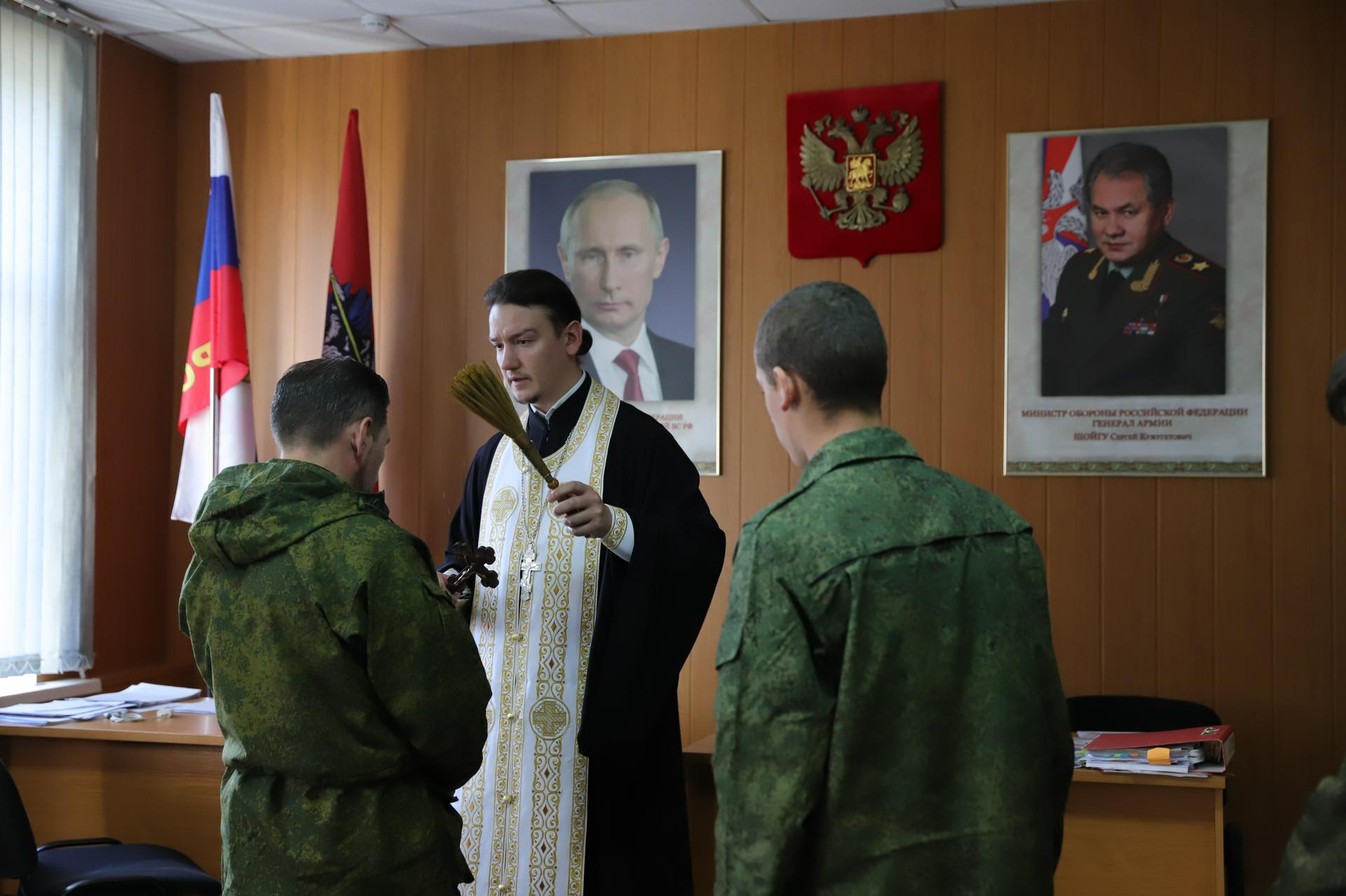 Митрополит Кирилл заявил, что в зоне СВО не хватает около 1,3 тысячи капелланов