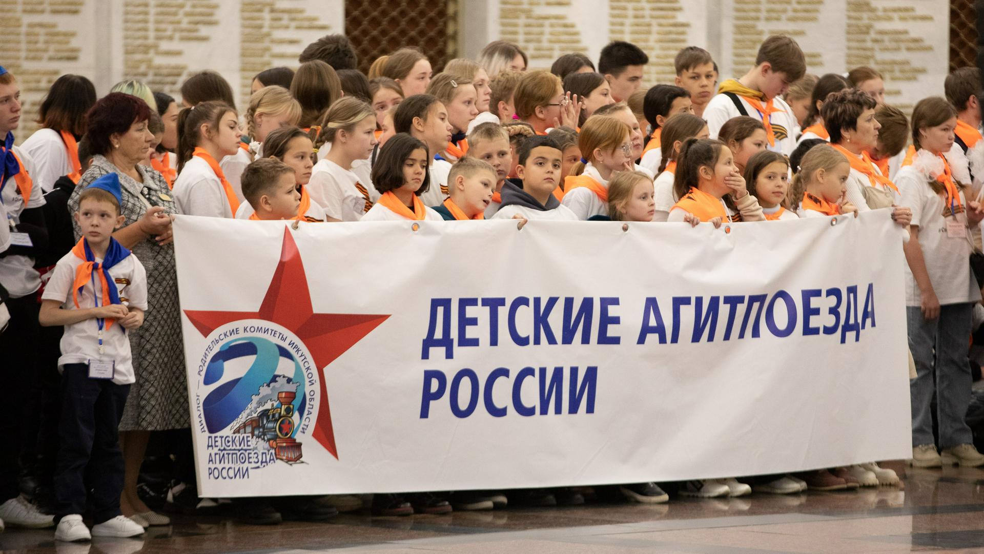 Более 700 сибирских школьников стали участниками митинга-концерта в Музее Победы