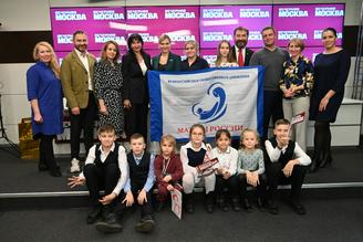 Столичным многодетным семьям передали компьютеры в рамках благотворительного марафона 