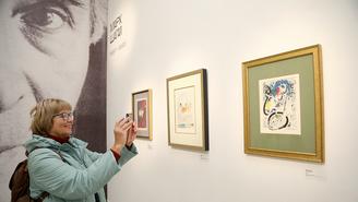 По Москве шагал... Шагал!