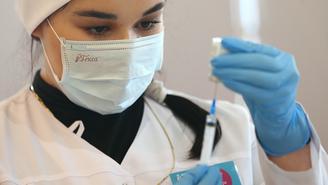 Гинцбург рассказал, какая вакцина эффективна против штамма COVID-19 FLiRT