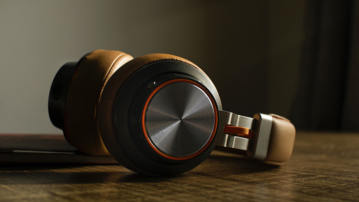 Эксперты обнаружили уязвимость в популярных в России беспроводных наушниках