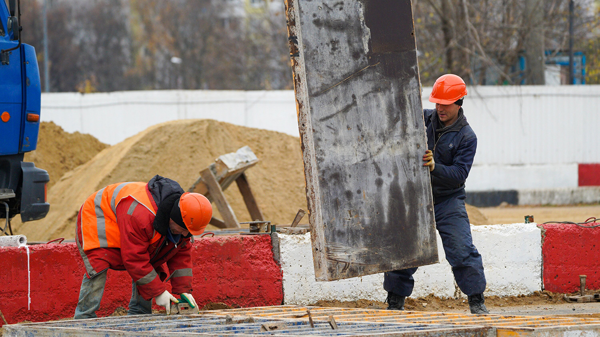 Рабочего придавило фрагментом стены в реконструируемом здании МГУТУ