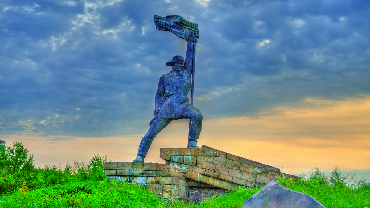 «Дикая страна»: британцев возмутили сносы памятников на Украине