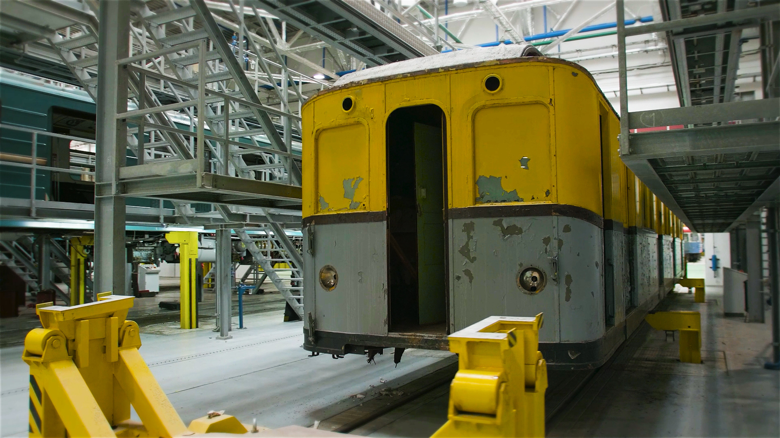 В Москве начали реставрацию единственного в мире восьмидверного метровагона 1927 года