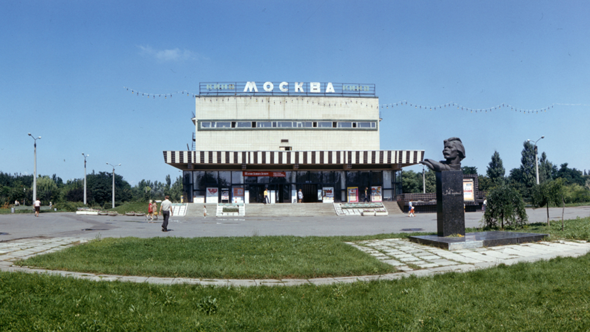 Бюст Максима Горького демонтировали в Одессе