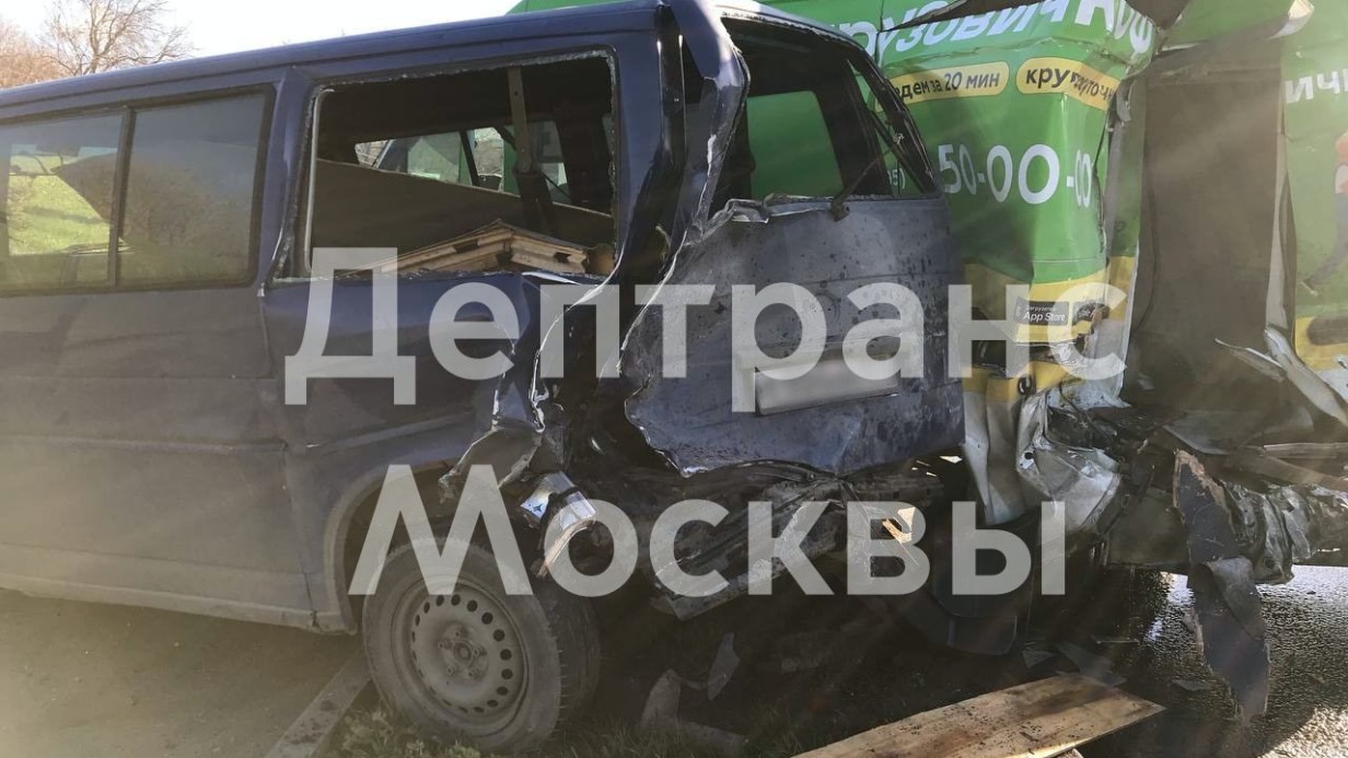 Четыре автомобиля столкнулись на юге Москвы