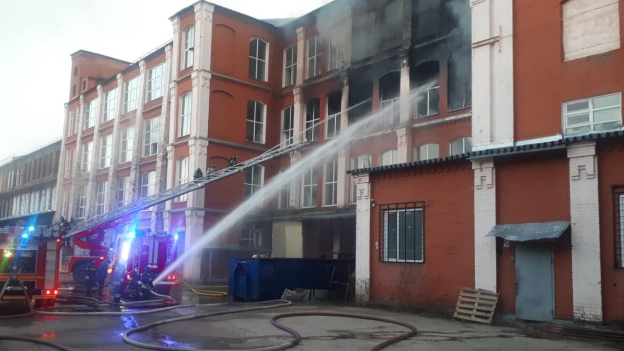 Прокуратура проводит проверку по факту пожара на заводе в Подмосковье