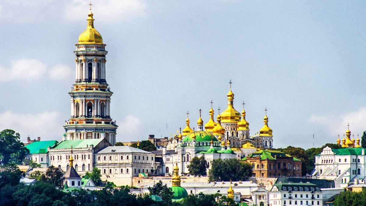 Священника Киево-Печерской лавры отстранили от богослужений из-за «песнопений о России»