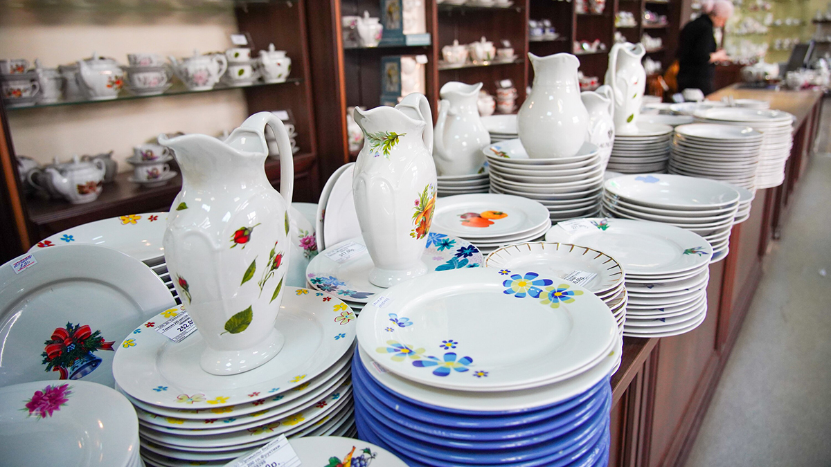 Уникальную посуду советского времени можно найти на винтажном маркете в Москве