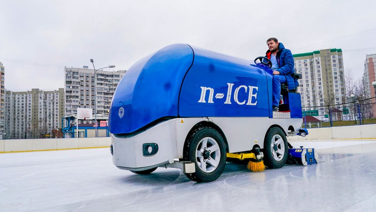 В Москве начали подготовку катков с искусственным льдом