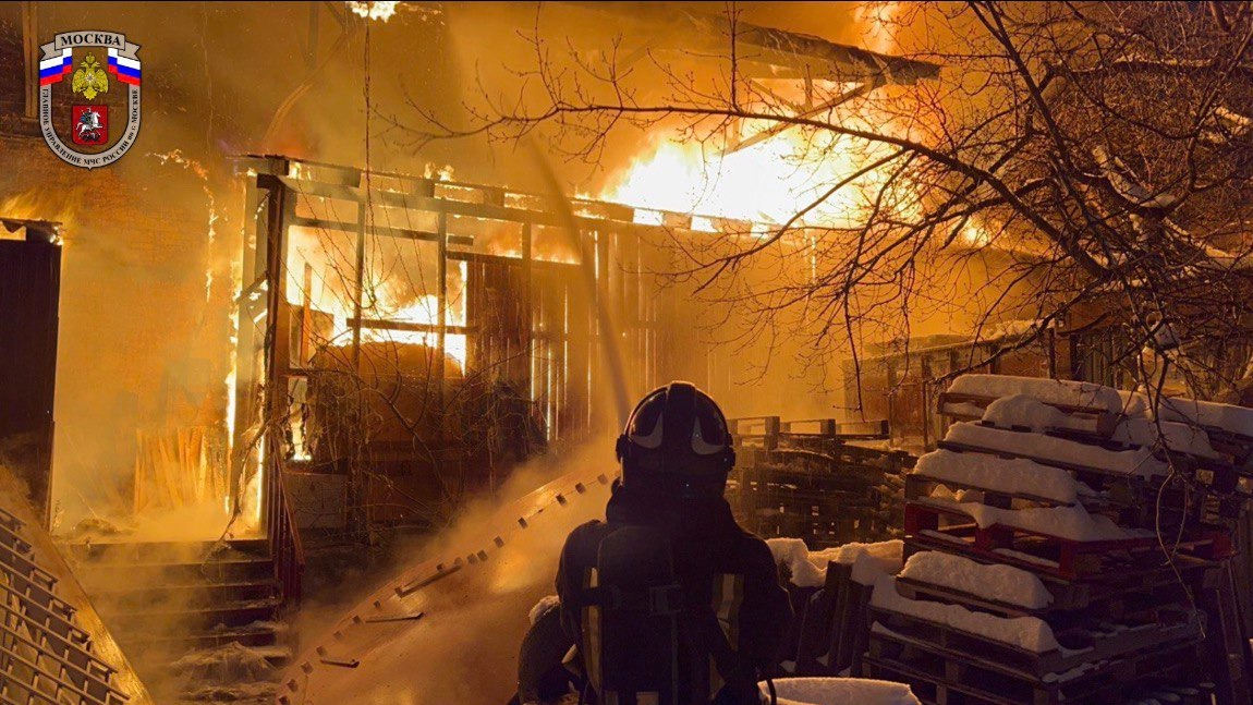 В пожаре на Комсомольской площади погибли два человека