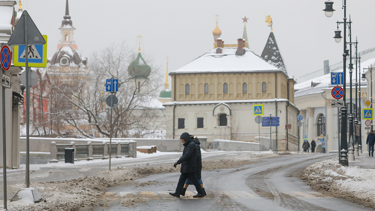 «Желтый» уровень опасности из-за гололедицы объявили в столичном регионе до 10 декабря