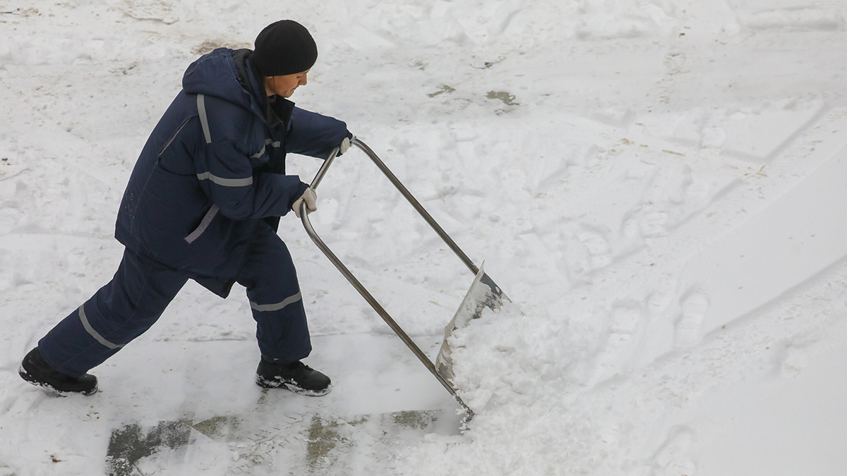Столичные коммунальщики подготовили к зиме более 700 объектов в Донецке