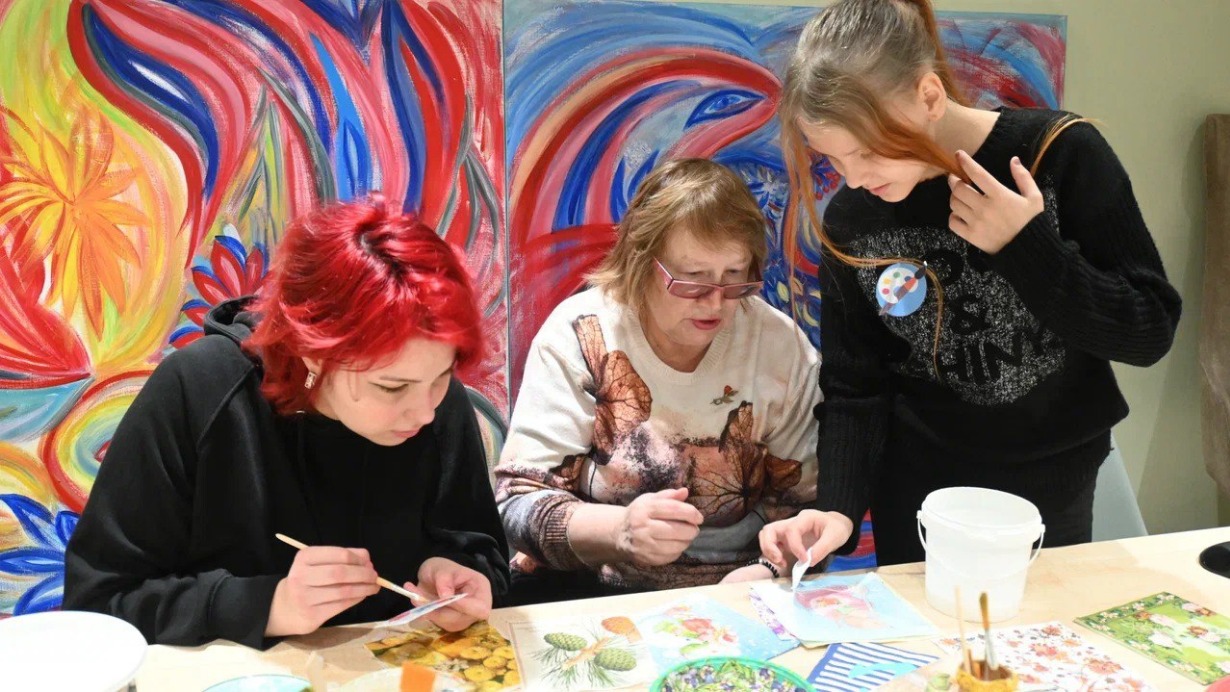 В центре московского долголетия провели мастер-классы для детей-сирот 