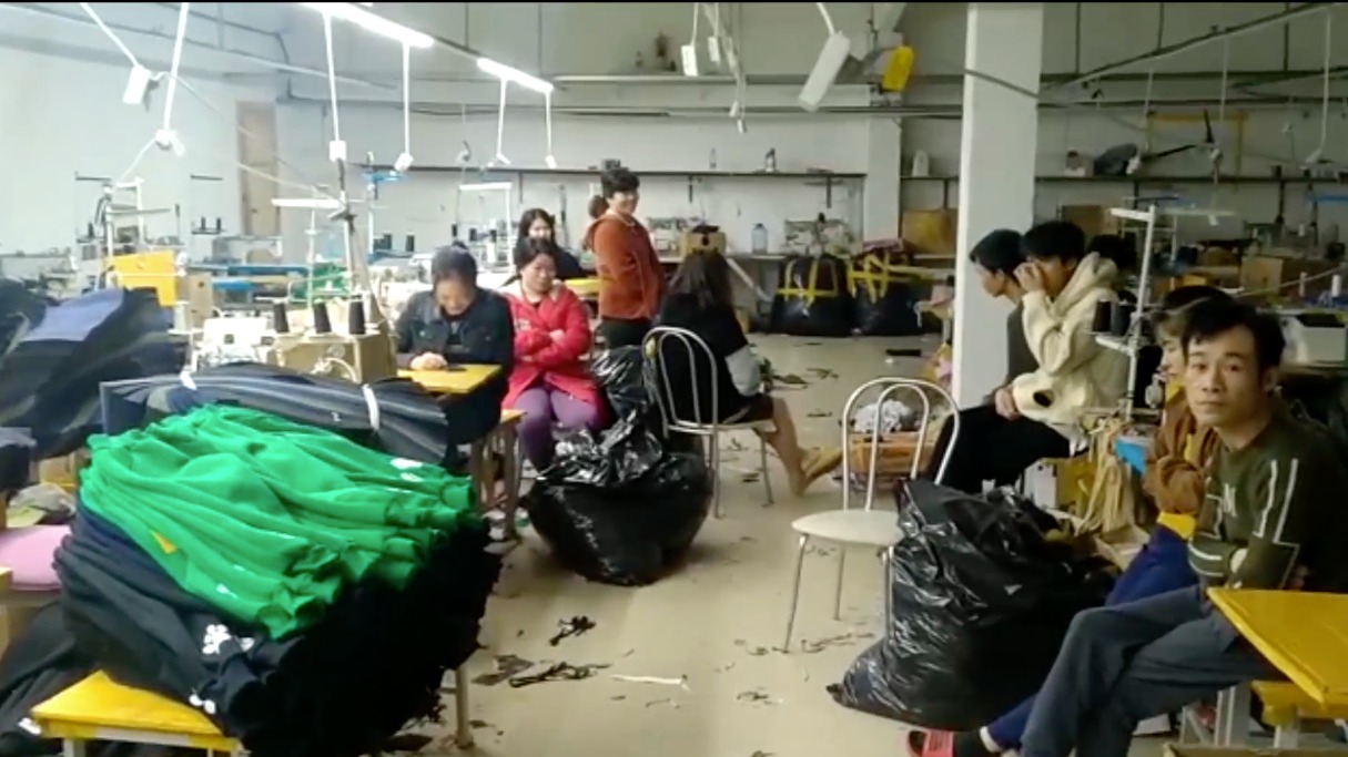 Полицейские в Подмосковье задержали 13 нелегальных мигрантов на швейной фабрике