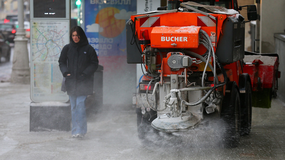 «Желтый» уровень опасности из-за гололедицы продлили в Москве до утра пятницы