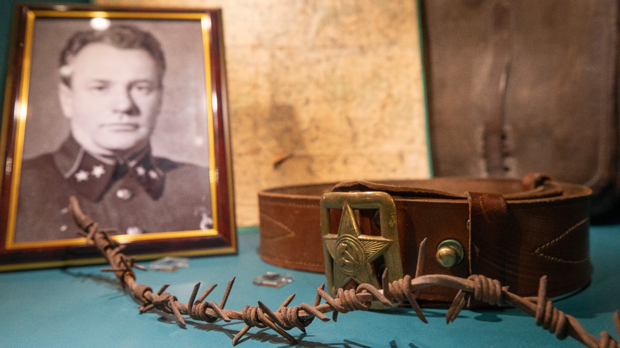 Около 100 раритетов из школьных коллекций представили в Музее Победы