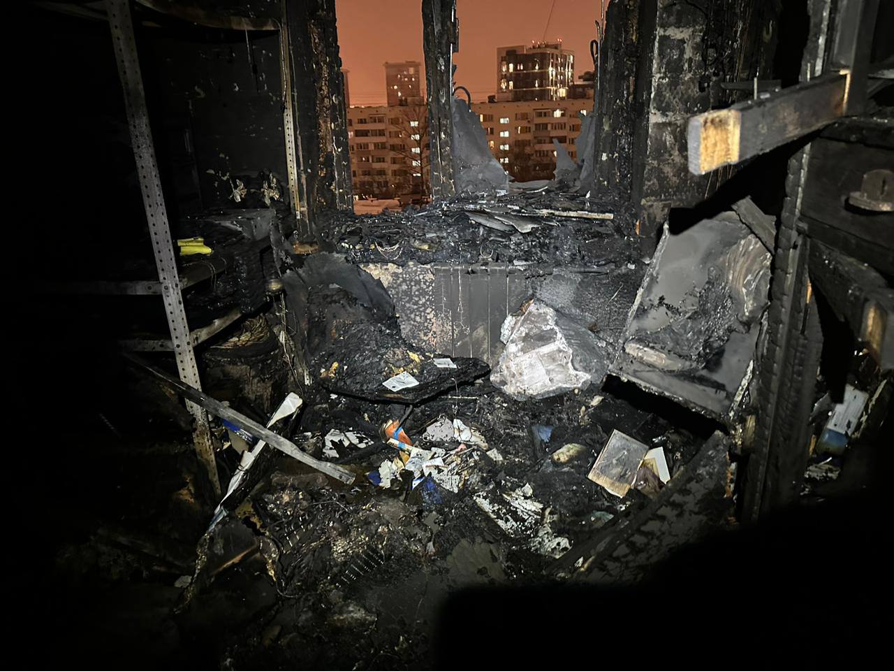 Один человек погиб и один пострадал при пожаре на западе Москвы