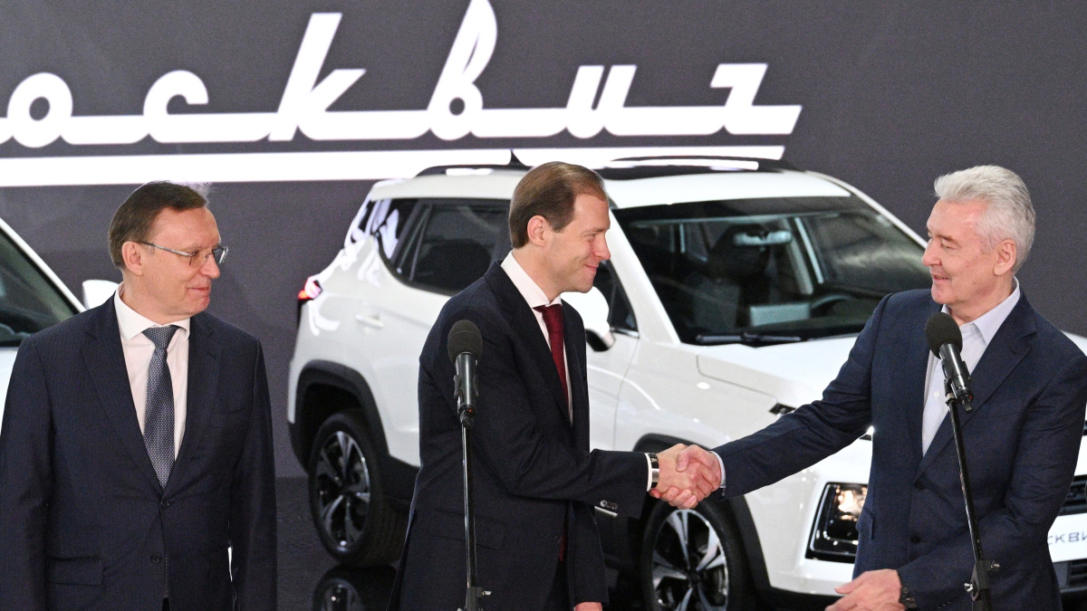 Сергей Собянин и Денис Мантуров запустили производство на автозаводе «Москвич»