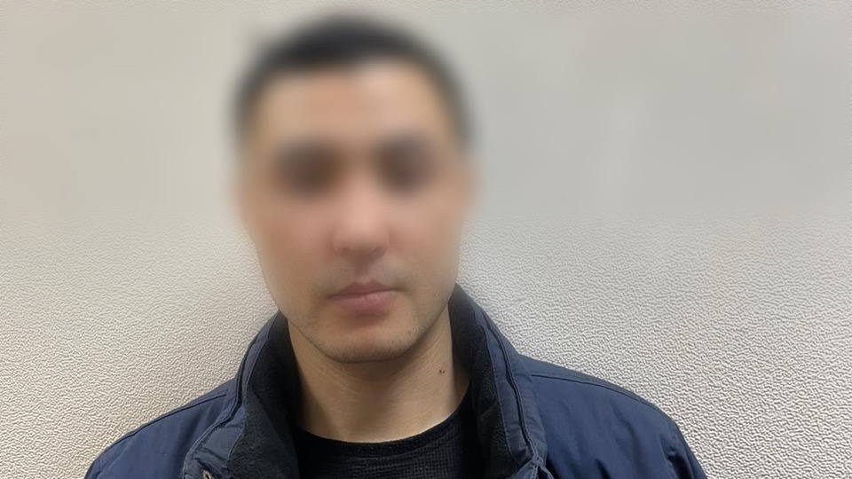 Мужчина пришел в гости к знакомой на западе столицы и изнасиловал ее 