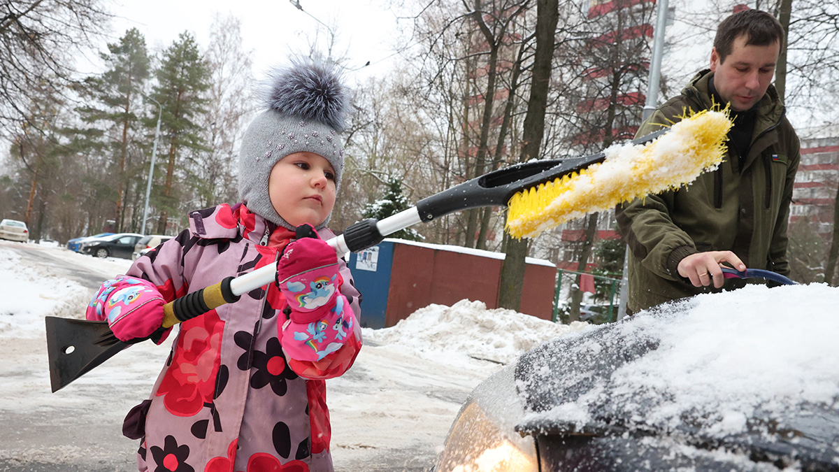 Синоптики предупредили москвичей о снеге и гололедице 14 января