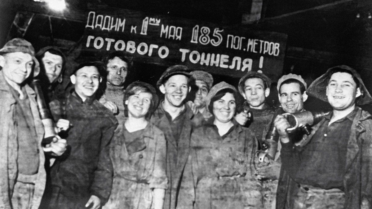 Середина 1930-х годов. Члены комсомольской бригады Николая Краевского Московского метростроя