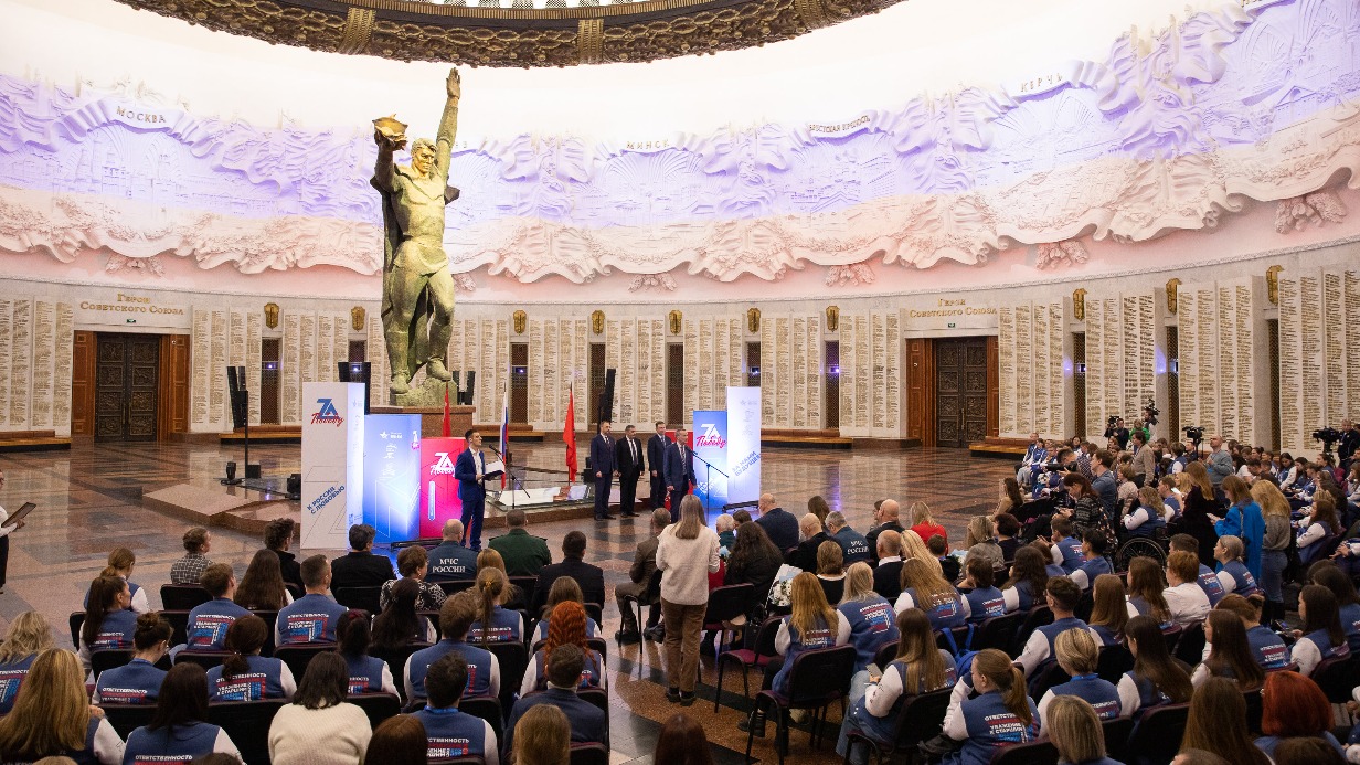 Победителей «Диктанта Победы» наградили в Музее Победы