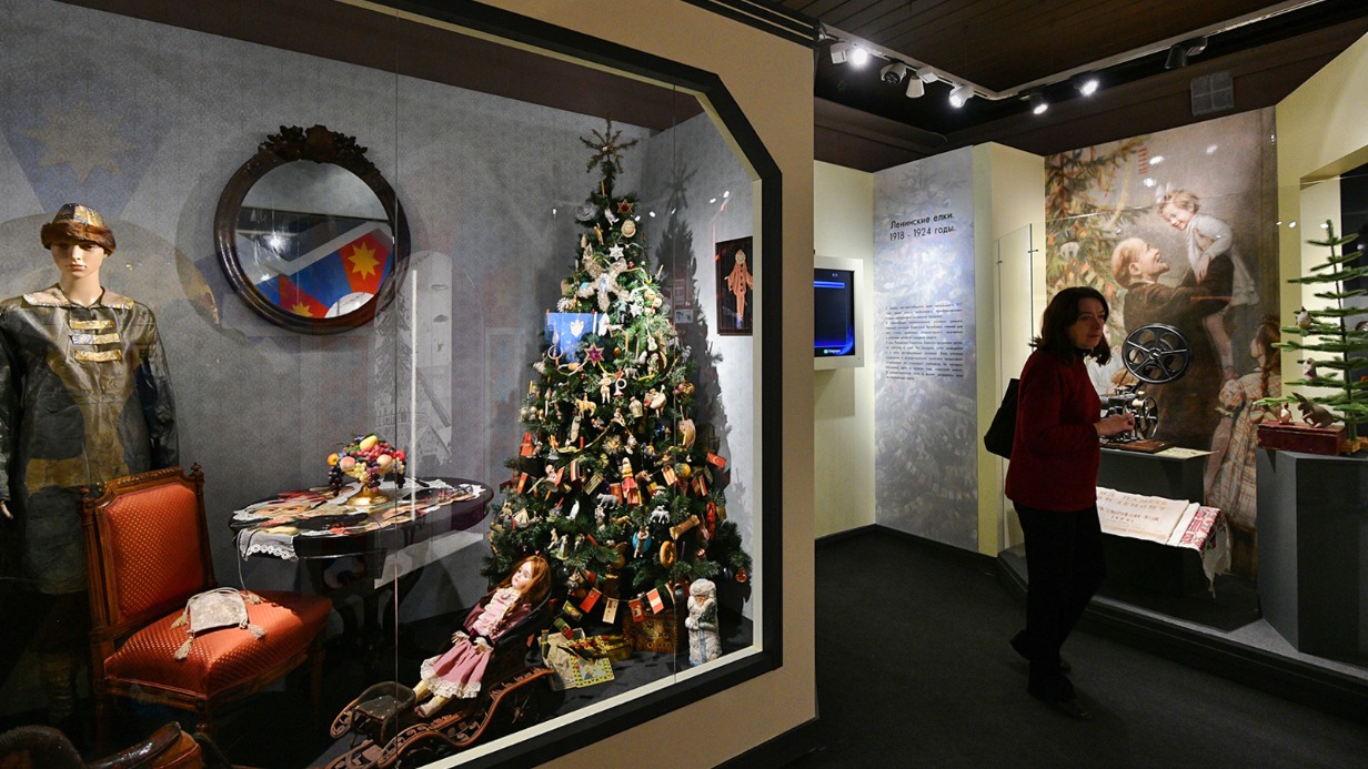Посвященная традициям празднования Нового года в разное время выставка открылась в «Коломенском»