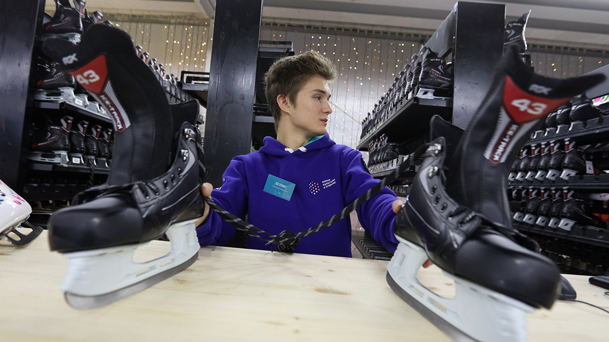 Бесплатные катки на площадках «Московских сезонов» будут работать до конца зимы