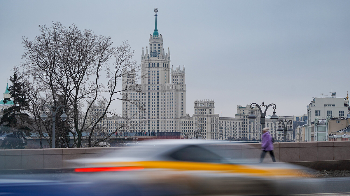 Москвичам посоветовали не пользоваться личным транспортом до утра 29 октября