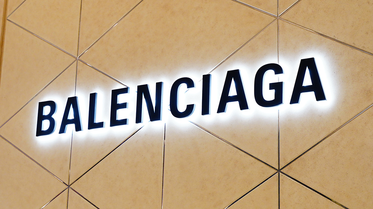 Balenciaga извинилась за рекламу с детьми и БДСМ-атрибутикой