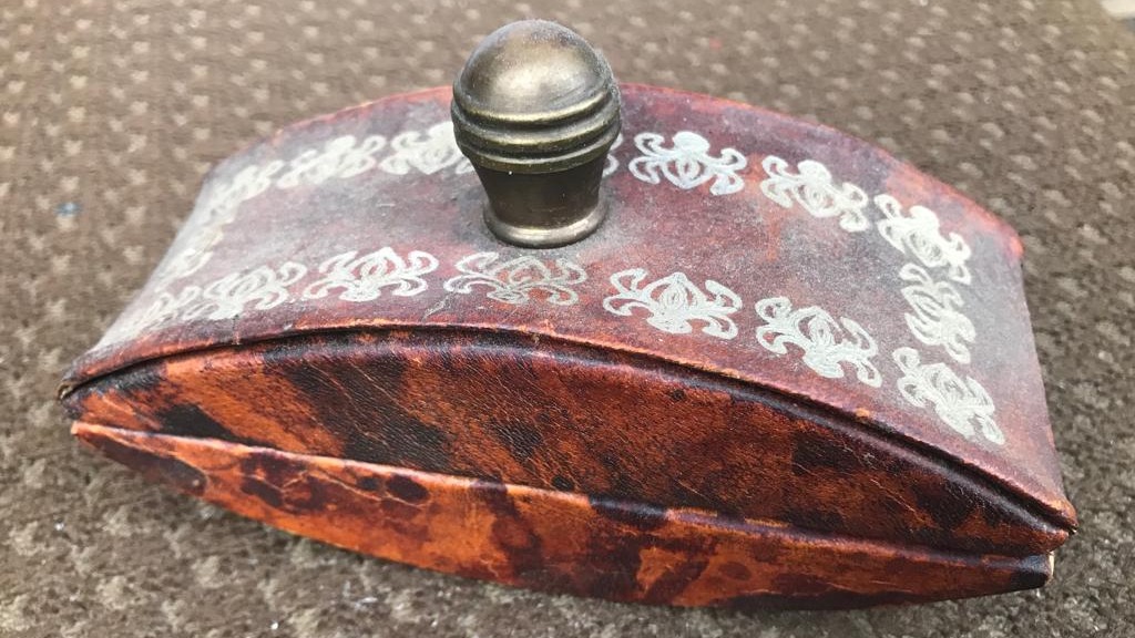 Я вам пишу, чернила вытирая