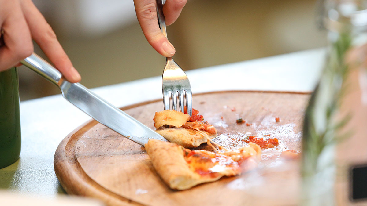 Юноша обокрал новых знакомых в Москве, угостивших его обедом