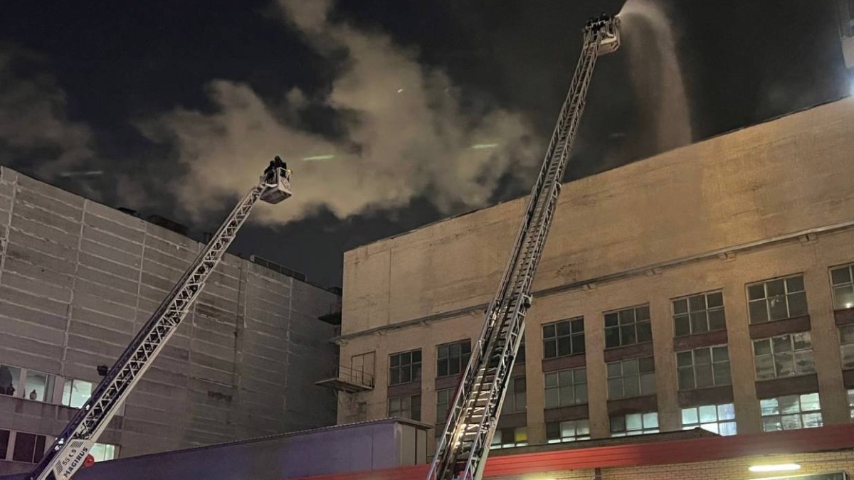 Появилось видео пожара на Микояновском мясокомбинате в Москве