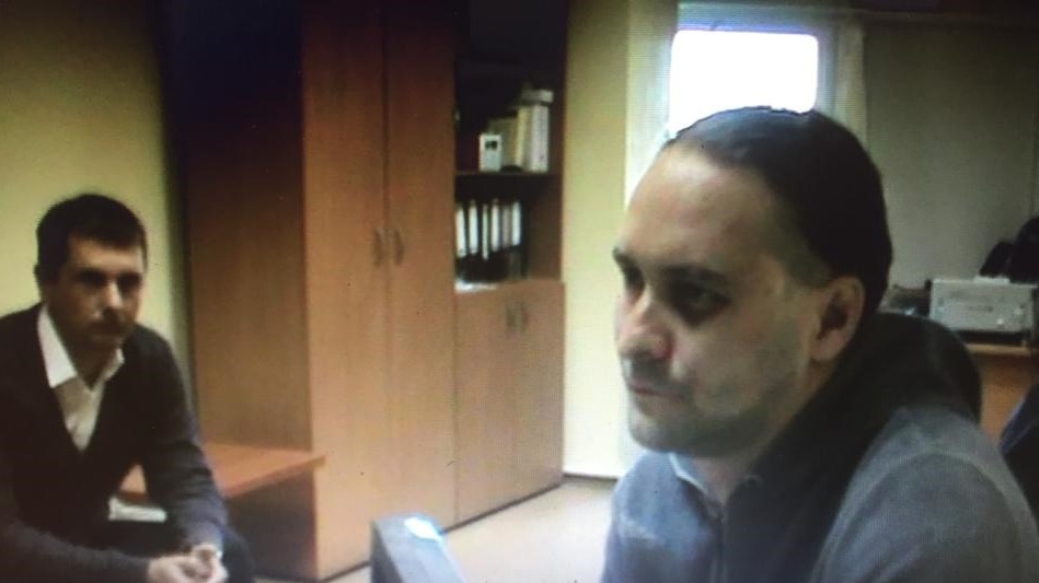 Бесполезно искать правду в Тюмени: мужчину посадили на 12 лет за то, что он справил нужду рядом с машиной