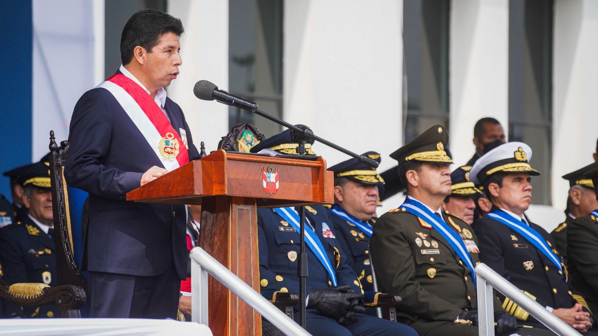 Парламент Перу объявил импичмент президенту Кастильо