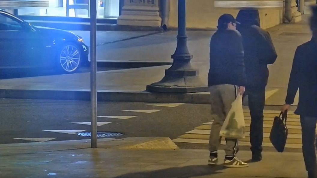 Полиция задержала мужчин, промышлявших кражами и грабежами в центре Москвы