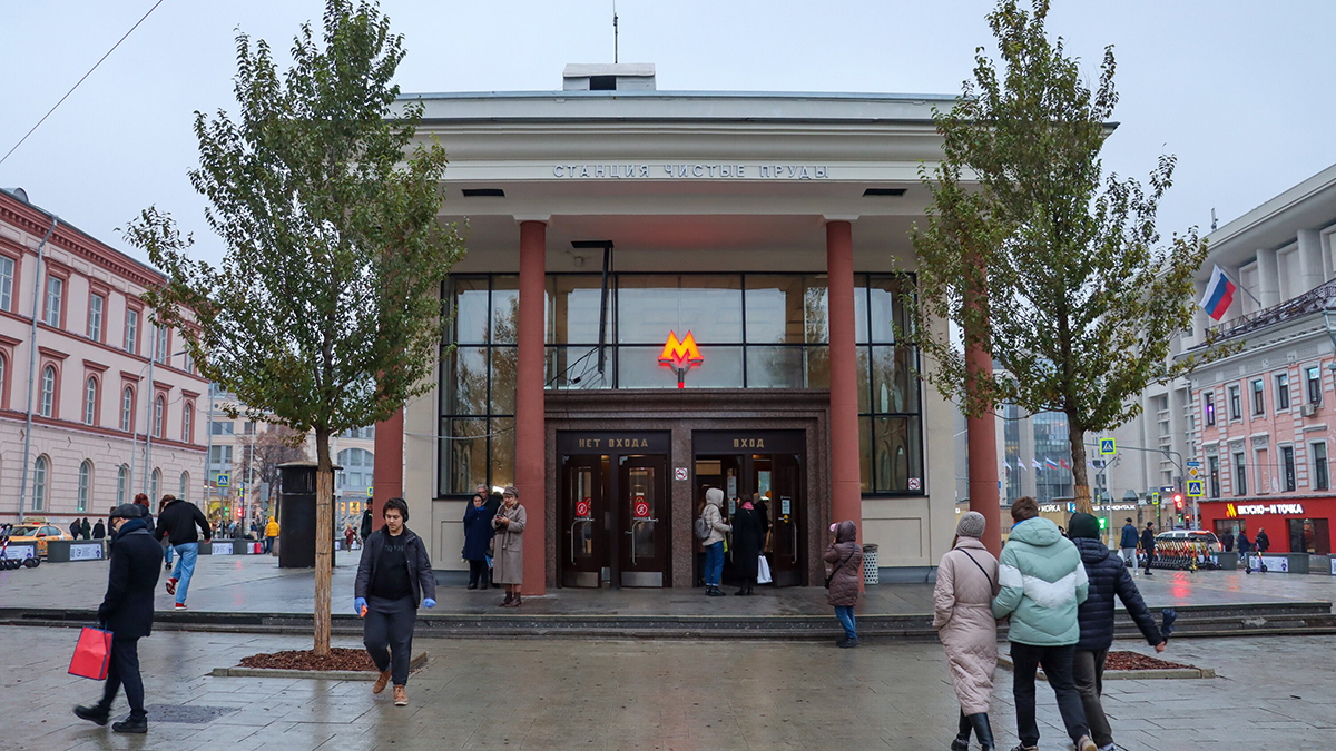 Мужчина избил пассажира московского метро и скрылся