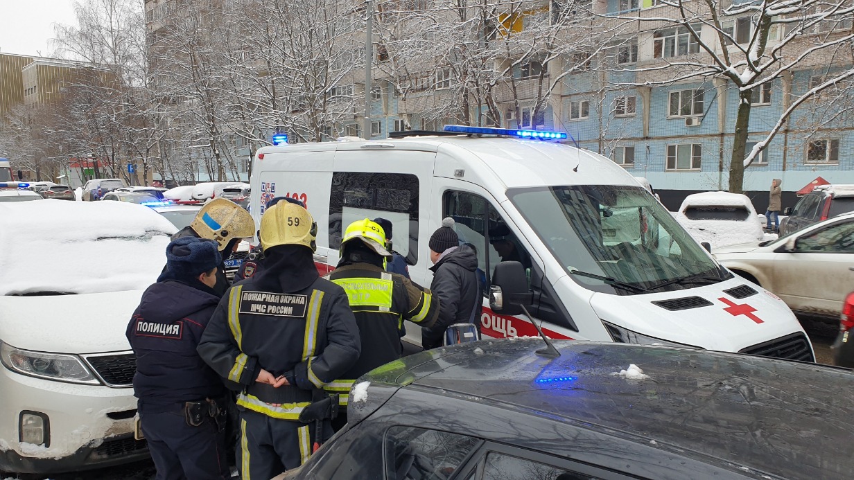 Снегоуборочная машина сбила пешехода на северо-востоке Москвы