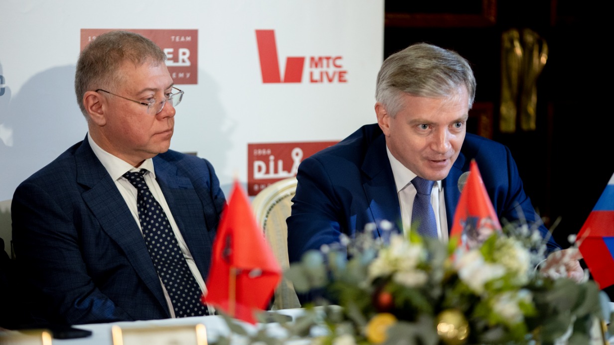 Руководитель Департамента культуры города Москвы Александр Кибовский (справа), депутат Государственный думы Степан Орлов на заседании Директорской ложи театров Москвы