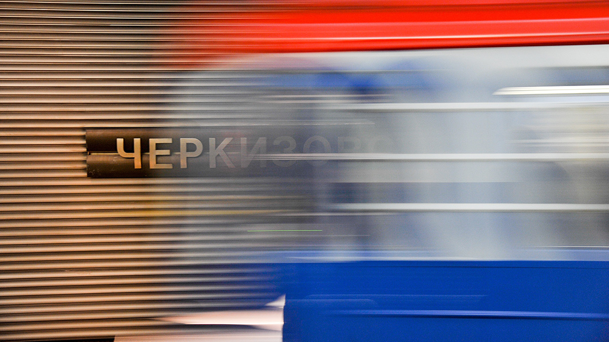 Пассажир упал на рельсы на Сокольнической линии московского метро