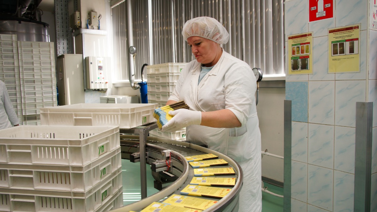 Сотрудница одной из шоколадных фабрик Галина Сулейманова