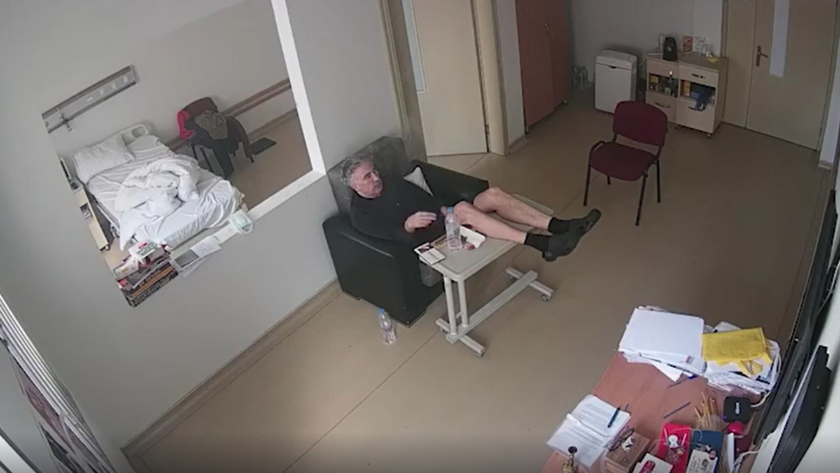 В Сети возмутились кадрами с наглым поведением Саакашвили в больнице