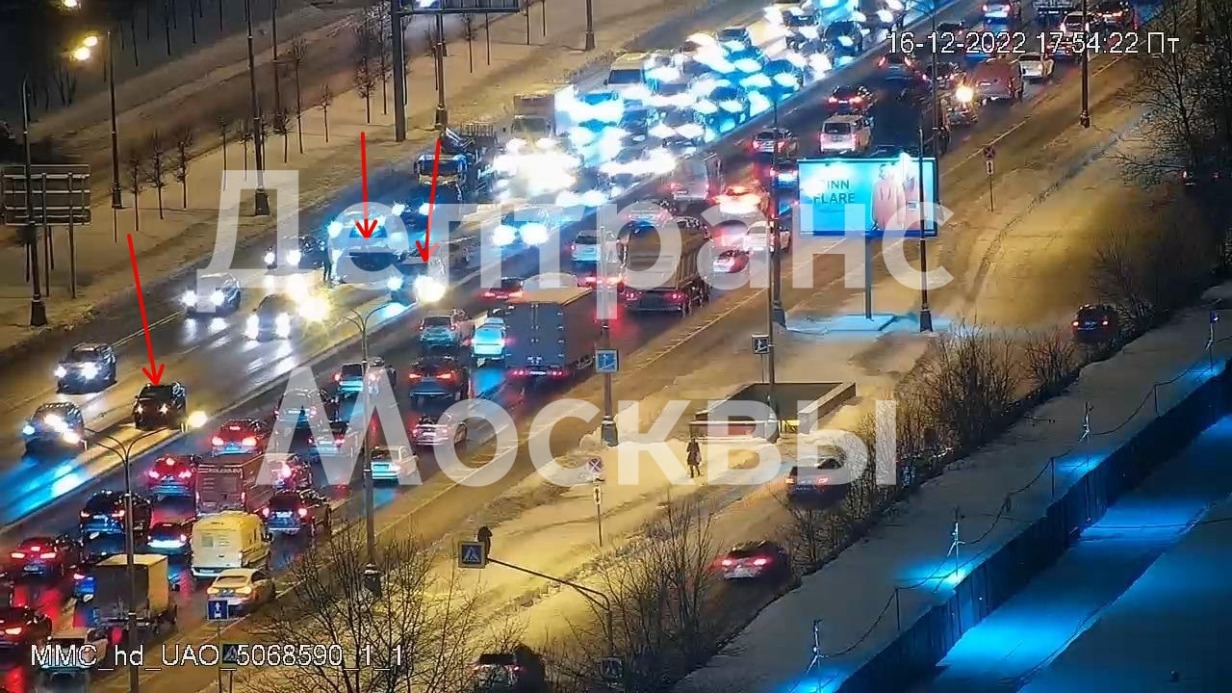 Три автомобиля столкнулись на юге столицы