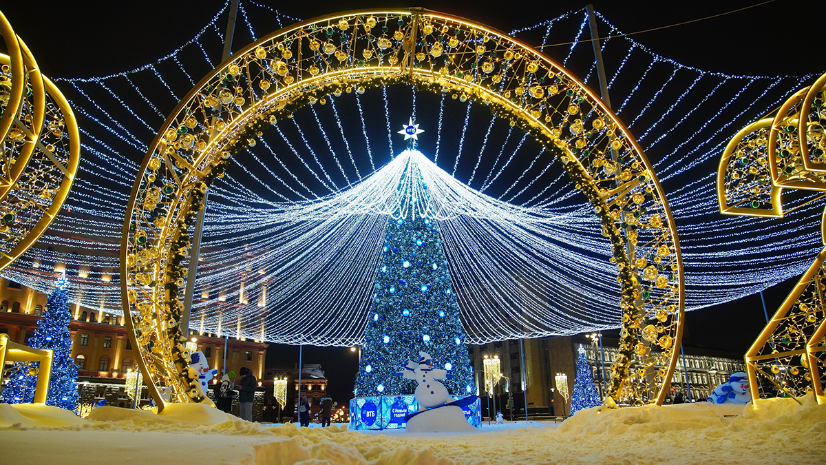 Москвичей предупредили о вероятности небольшого дождя в новогоднюю ночь 