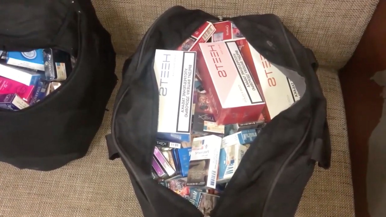 Мужчины вынесли из магазина в Подмосковье сигареты на 250 тысяч рублей