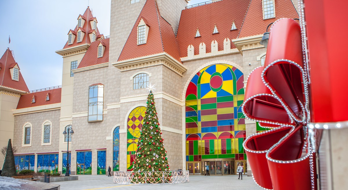 От снежного боулинга до магических саней: «Остров Мечты» подготовил новогодние развлечения для детей 